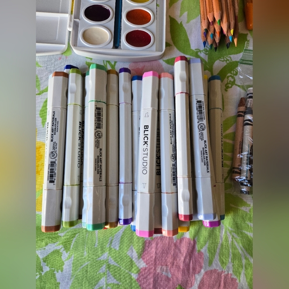 Art Supplies Lot - Picture 4 of 9